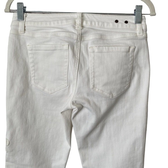 CAbi Women's Cream Slim Boyfriend Floral Embroidered Low Rise Jeans - Size 2 - Picture 7 of 8
